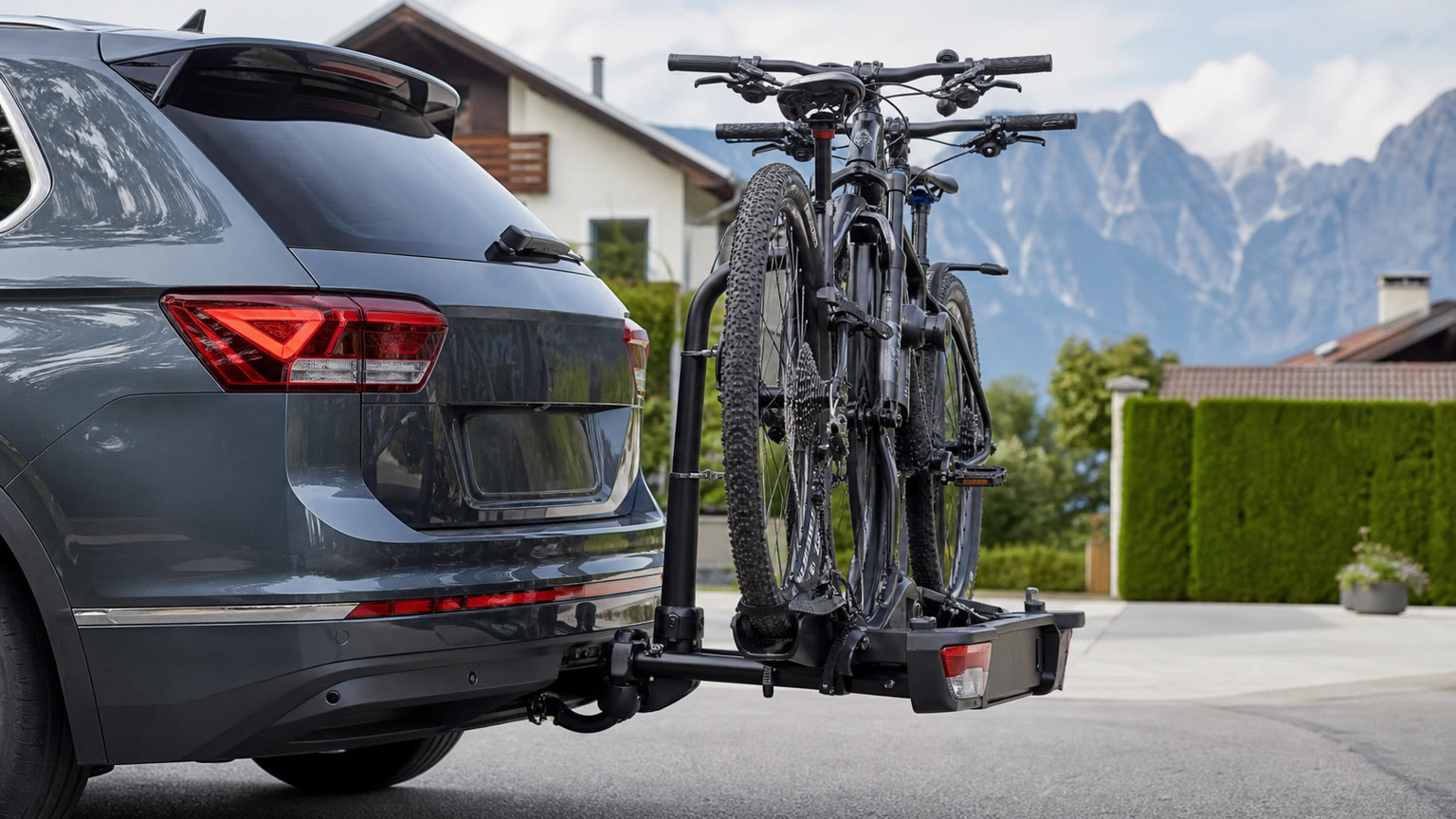 Fahrradträger löst sich vom Auto: Welche Versicherung zahlt in Österreich?